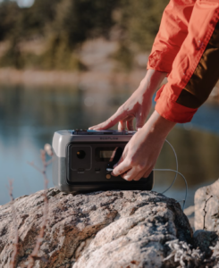 Station électrique portable EcoFlow permettant de stocker et fournir de l’énergie pour usage domestique, extérieur ou en cas de coupure de courant.